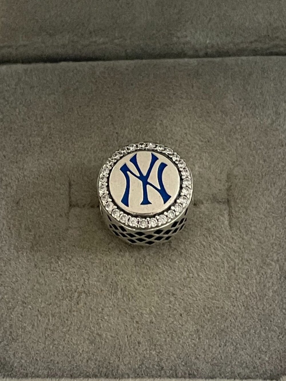 Pandora New York Yankees Charm Destination Charms